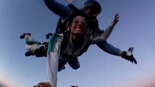 Raquel Atanes salta con Paracaidismo Galicia